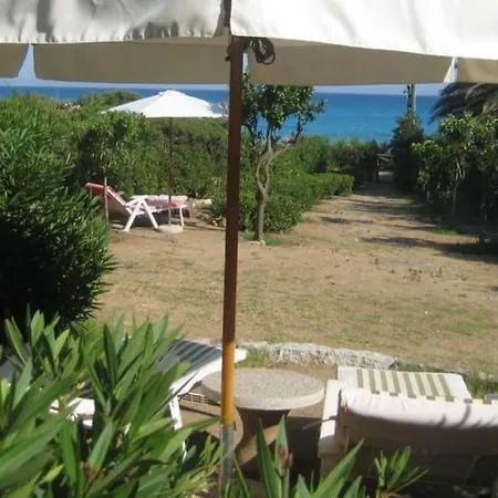Incantevole • Giardino Con Accesso Diretto Di Simius * וילסימיוס